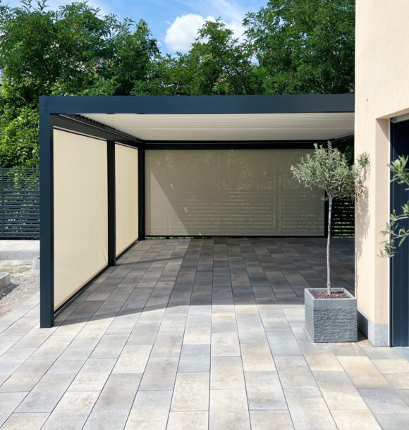 Bioklimatická pergola so screenovými roletami
