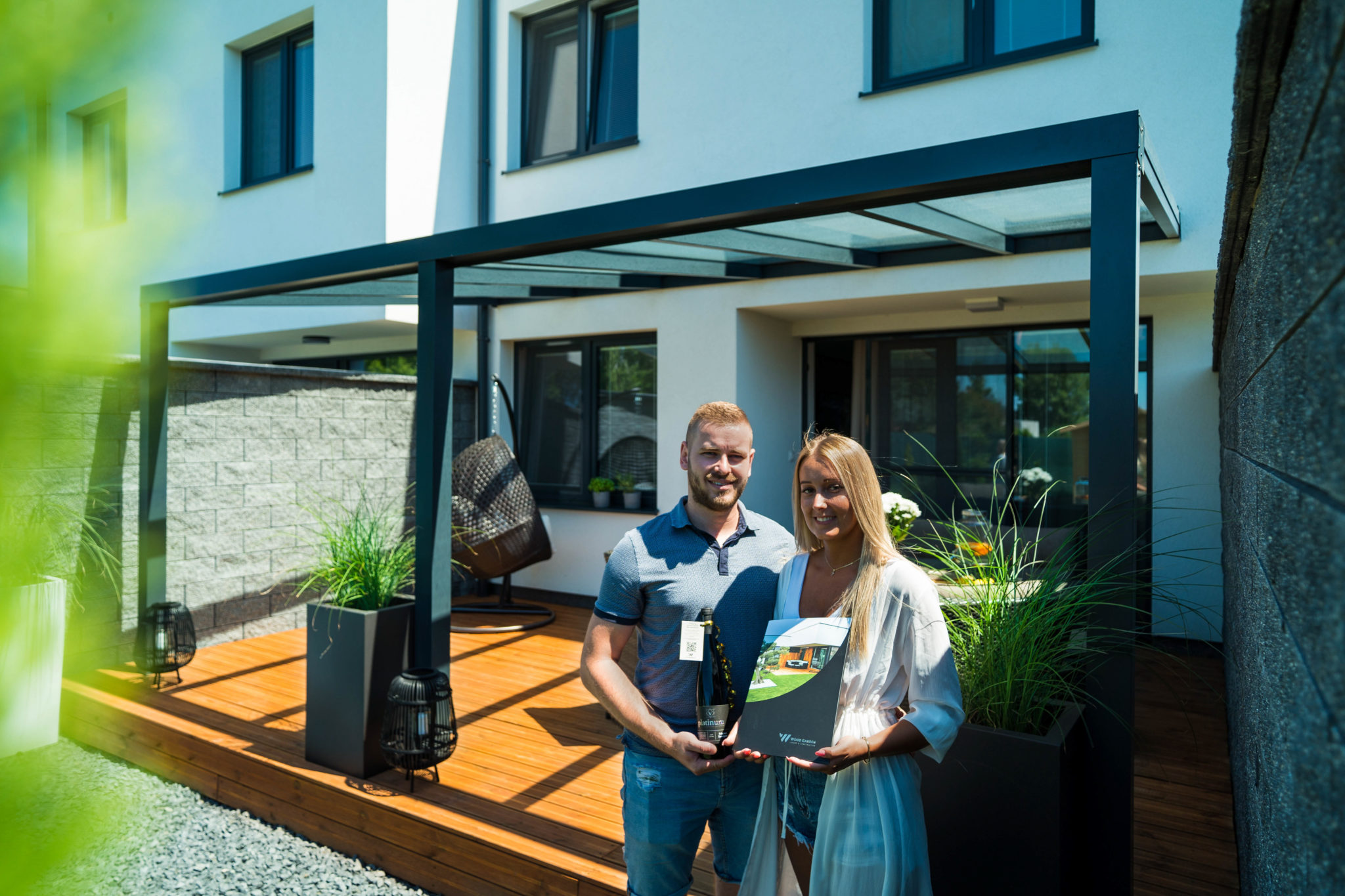 Hliníková pergola s drevenou terasou