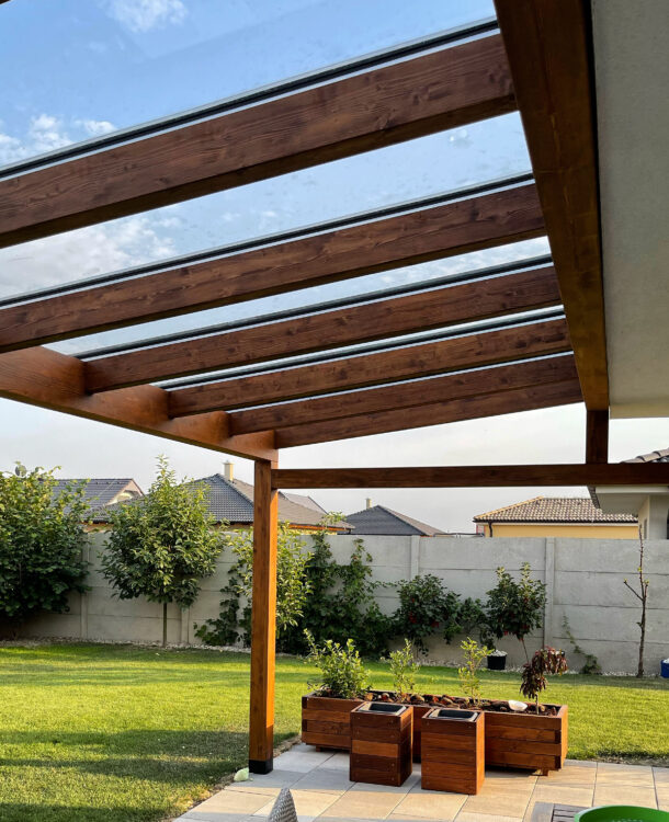 drevená pergola so sklom