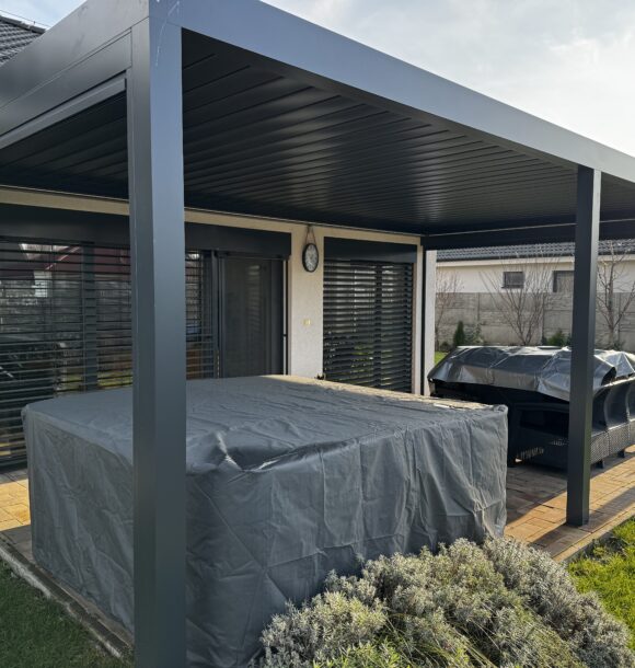 bioklimaticka-pergola-s-otocnymi-lamelami-nad-jakuzzi