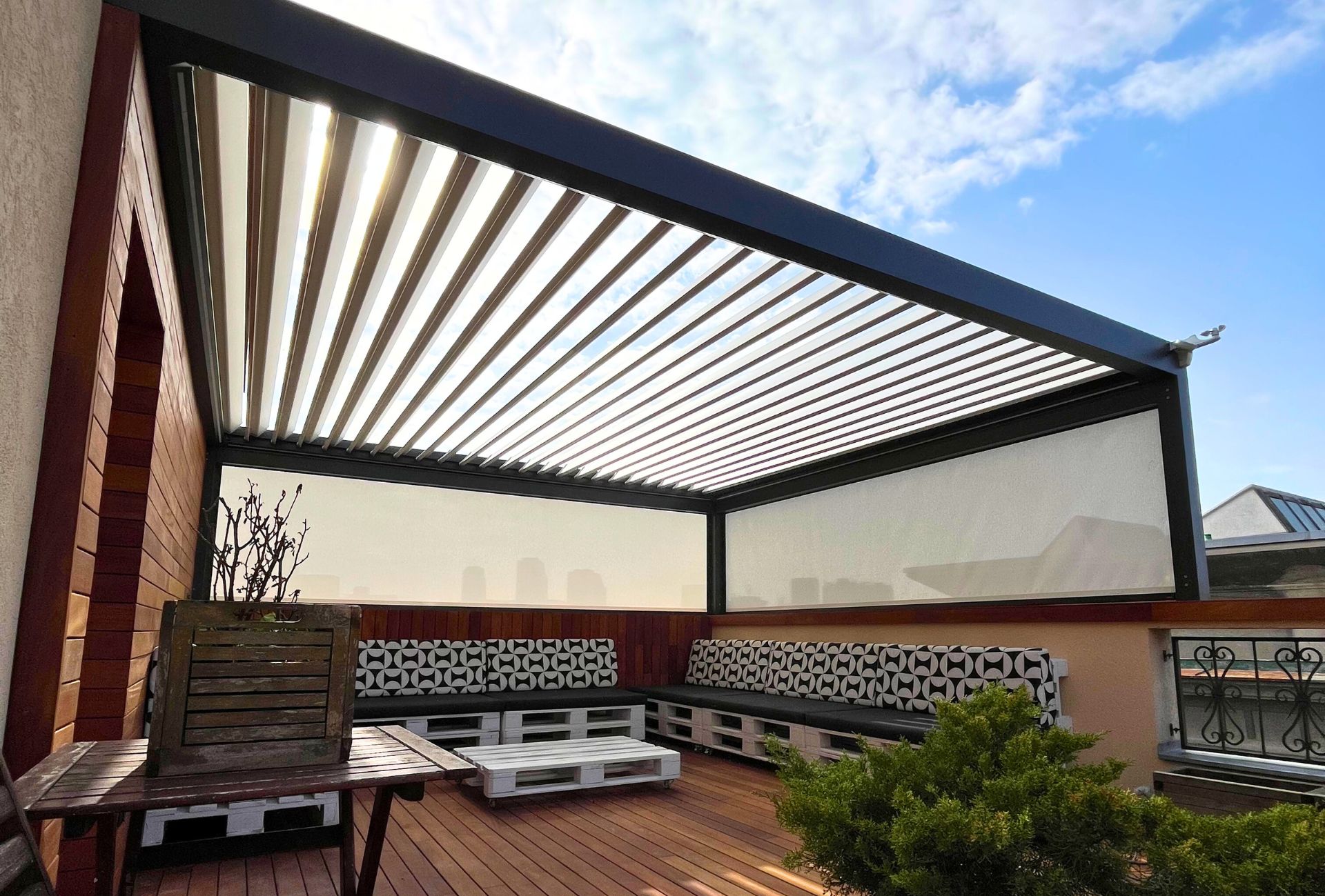 bioklimatická pergola na terase bytového domu