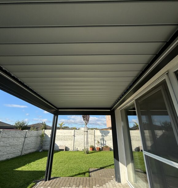 otočné lamely pergola