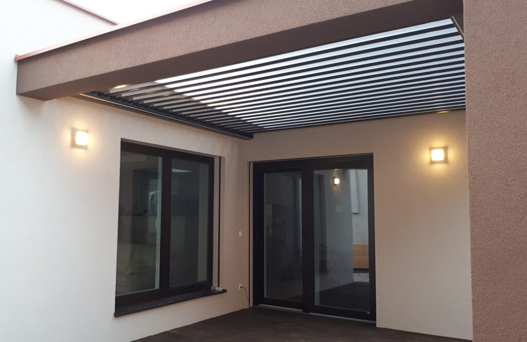 integrovaná bioklimatická strecha pergola